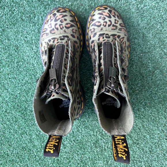 NWT Dr. Martens Sinclair Platform Boot Leopard Print Khaki Green 6 - Picture 10 of 14